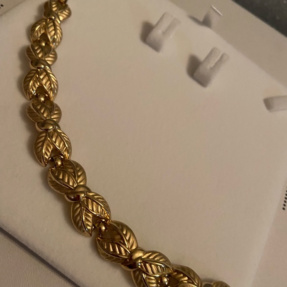 Trifari bracelet with a crown  the best of trifari - Picture 8 of 10